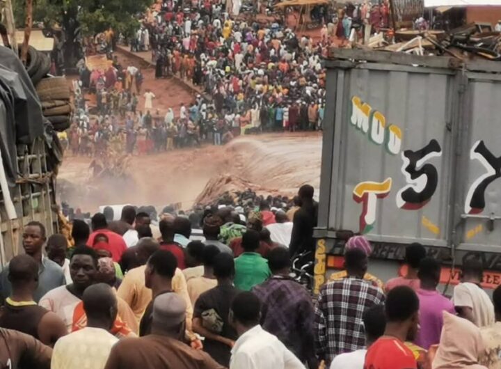 Motorists stranded in Mokwa LGA of Nigeria State due to flood disaster
