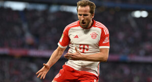 Bayern Munich’s English forward #09 Harry Kane celebrates scoring the 2-1 goal with his team-mates during the German first division Bundesliga football match between FC Bayern Munich and Borussia Moenchengladbach in Munich on February 3, 2024. (Photo by LUKAS BARTH / AFP)