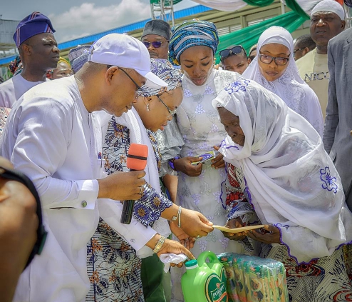 Governor Ododo distributes palliatives to 1,500 widows across Kogi