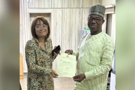 FG fulfills promise, allocates houses to 1994 Super Eagles heroes 2 1994 Victorious Super Eagles FG Hands Over Housing Allocation To Efan Ekoku 450x300 1