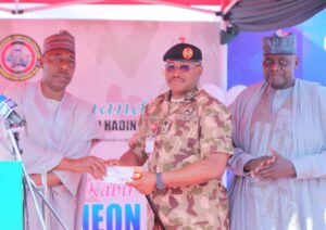Borno State Governor Babagana Zulum presented a cheque of N100 million to the Theatre Commander of Operation Hadin Kai, Major General Abdussalam Abubakar, on Saturday at an Eid El-Kabir Sallah luncheon organized by the military in Maiduguri