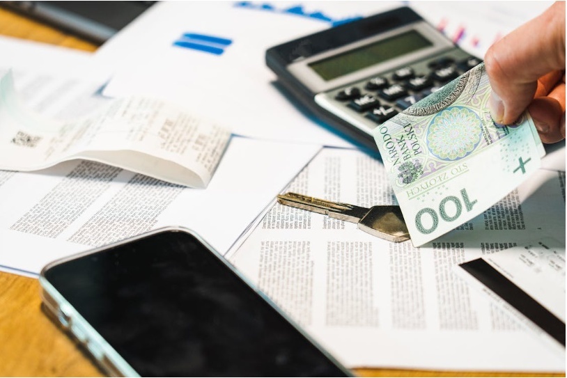 Financial Traps People Fall Into in Their 30s