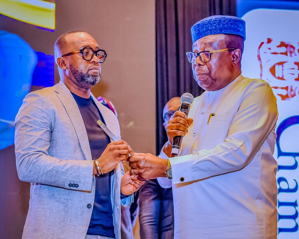 "Honouring excellence! Mr. Olufemi Soneye, NNPC Ltd.'s Chief Corporate Communications Officer, receives the 2024 Media Manager of the Year Award from Ernest Ebi, MFR, former Deputy Governor of the Central Bank of Nigeria. #NNPC #MediaExcellence #AwardWinner"