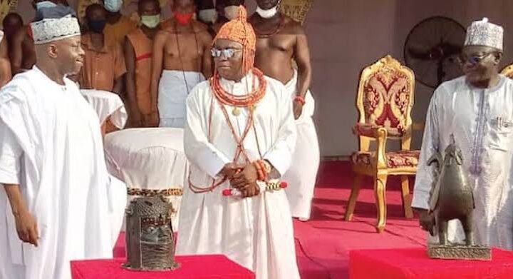 Netherlands’ Govt. returns 119 stolen artefacts to Oba of Benin