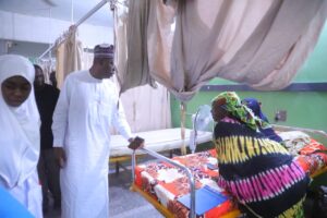 Borno State Governor, Babagana Zulum paid a sympathy visit to patients, donating cash support to commemorate Nigeria’s 2025 Democracy Day
