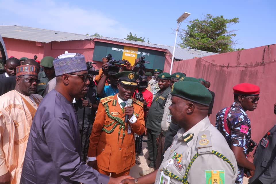 Zulum visits prison in borno