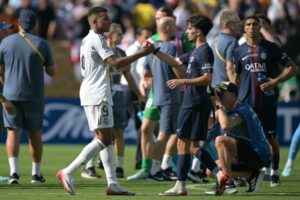 Real Madrid’s French forward #09 Kylian Mbappe shakes hands with Paris Saint-Germain’s Portuguese midfielder #17 Vitinha after the FIFA Club World Cup 2025 semifinal football match between France’s Paris Saint-Germain and Spain’s Real Madrid at the MetLife stadium in East Rutherford, New Jersey on July 9, 2025. (Photo by JUAN MABROMATA / AFP)