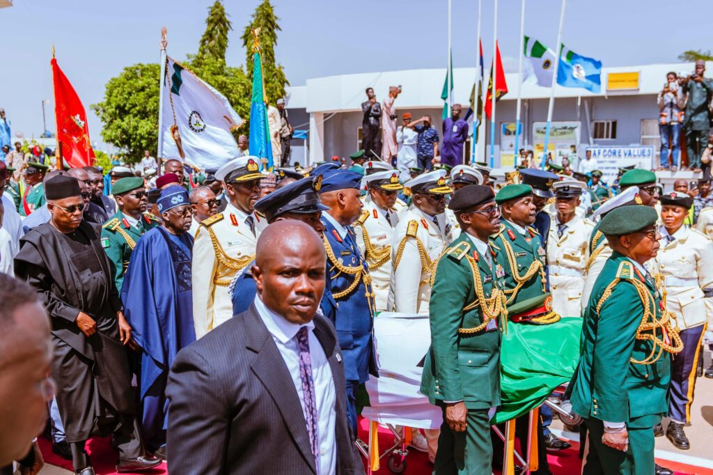 Solemn moment as President Tinubu, VP Shettima, and government officials receive the remains of former President Muhammadu Buhari at Katsina Airport ahead of his burial in Daura today. May his soul rest in peace