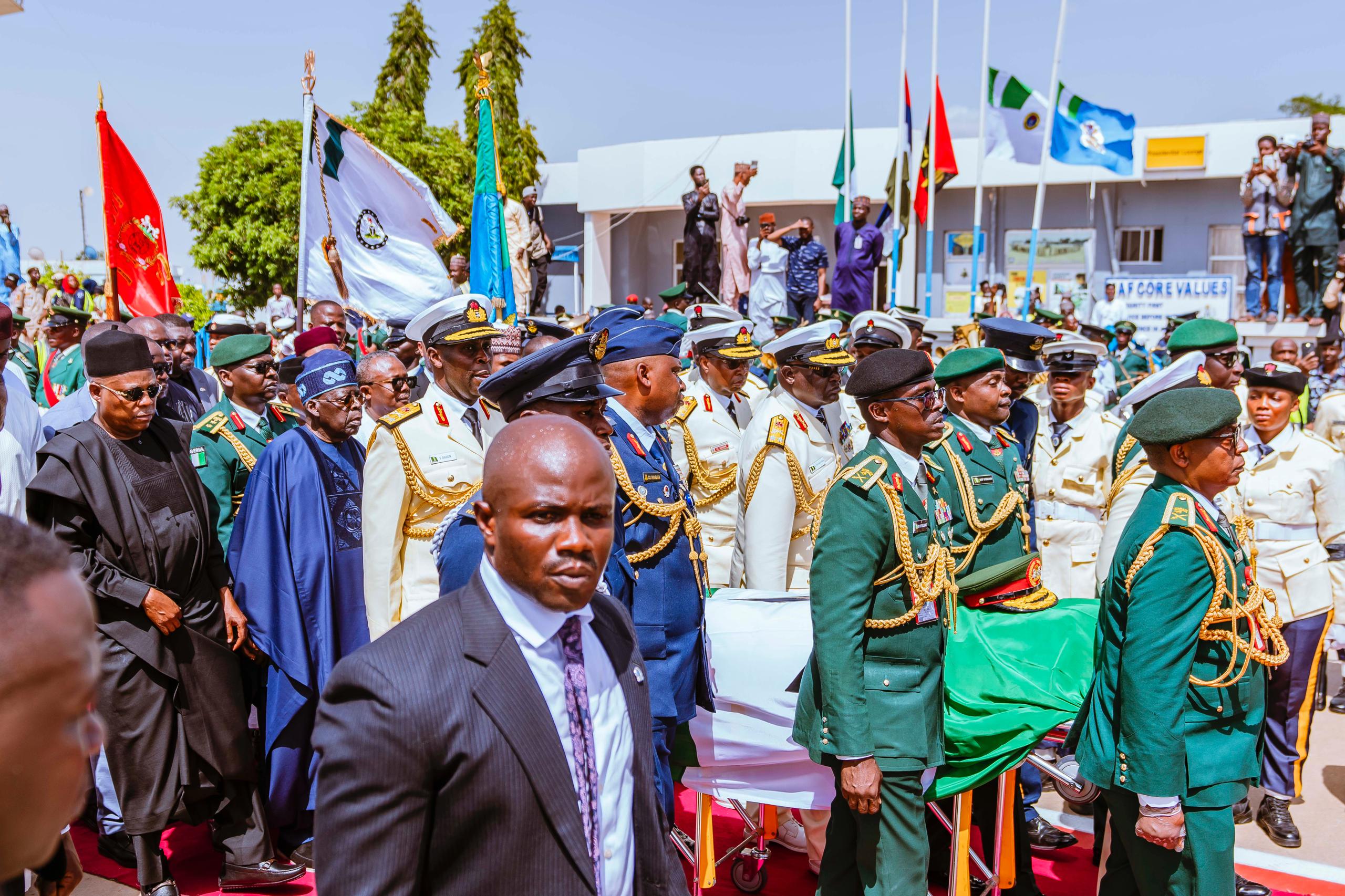 Solemn moment as President Tinubu, VP Shettima, and government officials receive the remains of former President Muhammadu Buhari at Katsina Airport ahead of his burial in Daura today. May his soul rest in peace