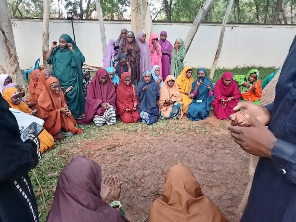 UPDATED: Tears, prayers as Buhari's remains are laid to rest in Daura 2 Mourners gathered round the grave site of late former President Muhammadu Buhari