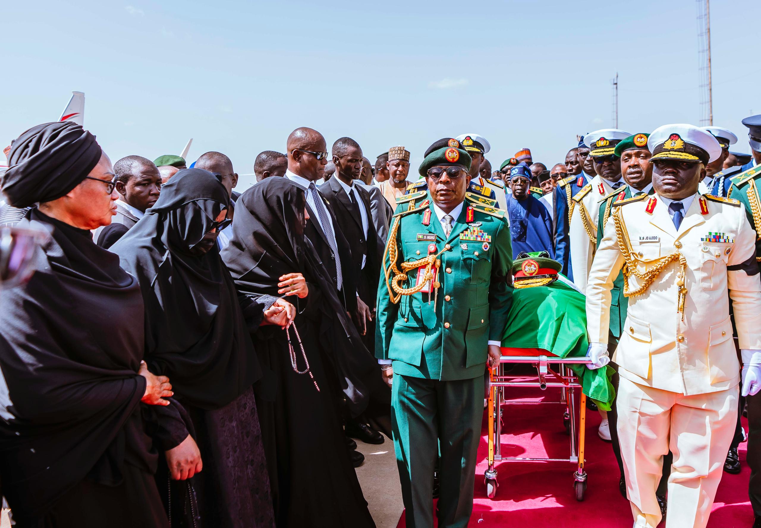 Solemn moment as President Tinubu, VP Shettima, and government officials receive the remains of former President Muhammadu Buhari at Katsina Airport ahead of his burial in Daura today. 