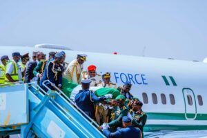 Solemn moment as President Tinubu, VP Shettima, and government officials receive the remains of former President Muhammadu Buhari at Katsina Airport ahead of his burial in Daura today. May his soul rest in peace