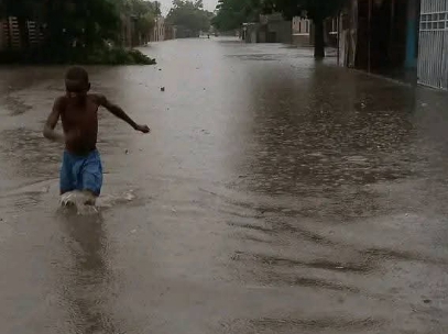 Maiduguri under water: Heavy rainfall sparks fresh flooding, residents cry out for help (+Photos) 5 Flood hits Maiduguri city in Borno State