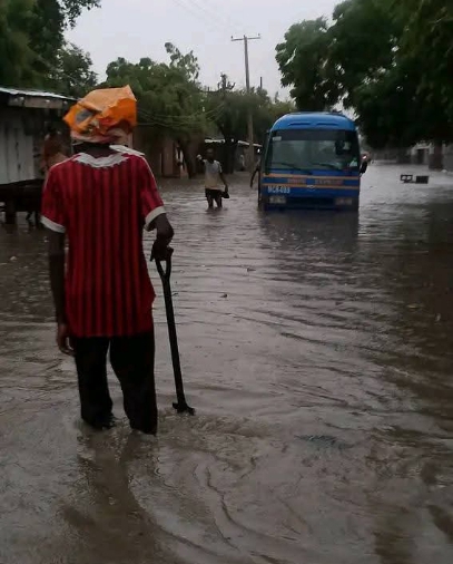 Maiduguri under water: Heavy rainfall sparks fresh flooding, residents cry out for help (+Photos) 6 Flood hits Maiduguri city in Borno State