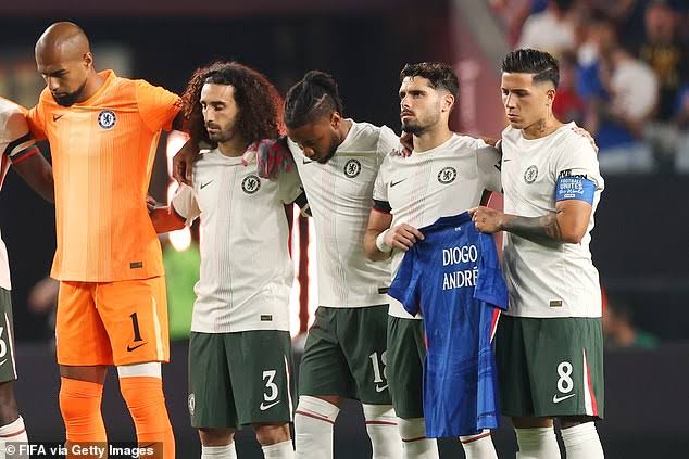 Chelsea players, held a customised shirt bearing the names of Diogo Jota and his brother, Andre Silva, who both died during a ghastly motor accident in Spain in the early hours of Thursday.