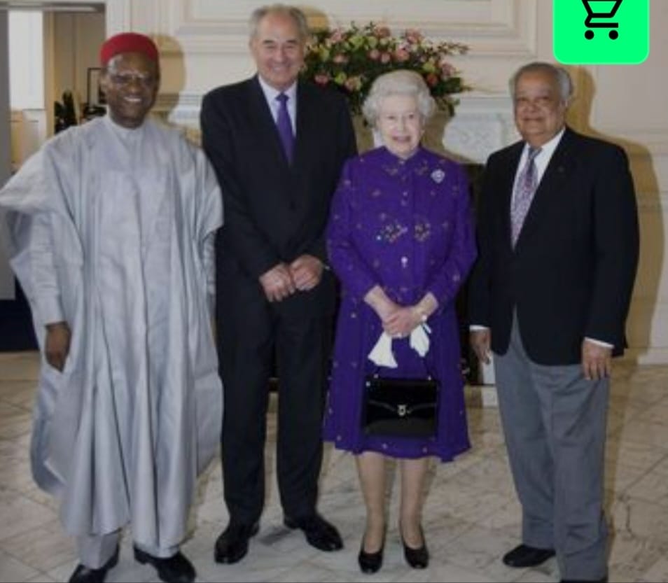 Anyaoku hails Ramphal as immeasurable champion of the Commonwealth 2 Queen Elizabeth II with L R former Commonwealth Secetaries General Emeka Anyaoku Don McKinnon and Shridat Ramphal file photo