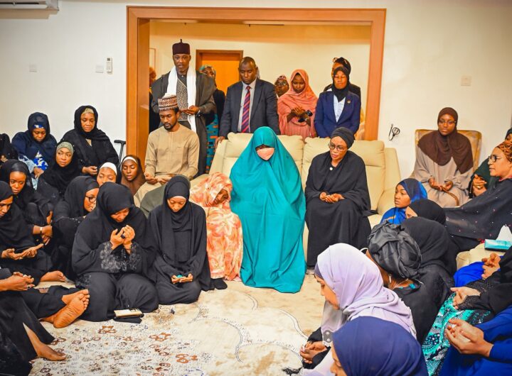 Hajia Aisha Buhari and the First lady, Sen. Oluremi Tinubu flanked by visitors