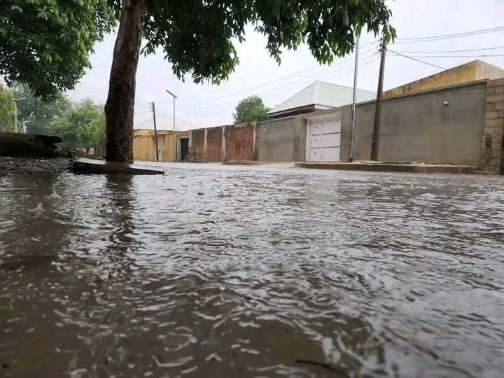 Maiduguri under water: Heavy rainfall sparks fresh flooding, residents cry out for help (+Photos) 2 Flood hits Maiduguri city in Borno State