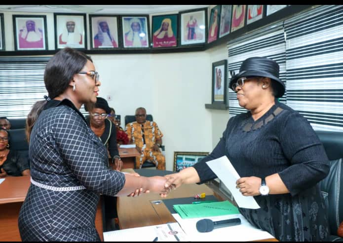 Chief Registrar Affiong Usimkah was sworn in by the Chief Judge of Akwa Ibom State, Hon. Justice Ekaete Fabian-Obot