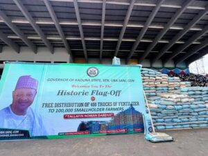 Sani distributes fertilizers to farmers in Kaduna