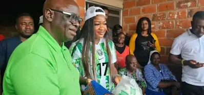 Super Falcons player, Francisca Ordega has donated relief materials to the Yelwata IDPs taking refuge at the Ultra Modern International Market Makurdi to cushion the effect of their suffering.
