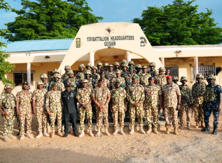 Theater commander boosts morale of Sector 2 OPHK troops, urges them to sustain offensive