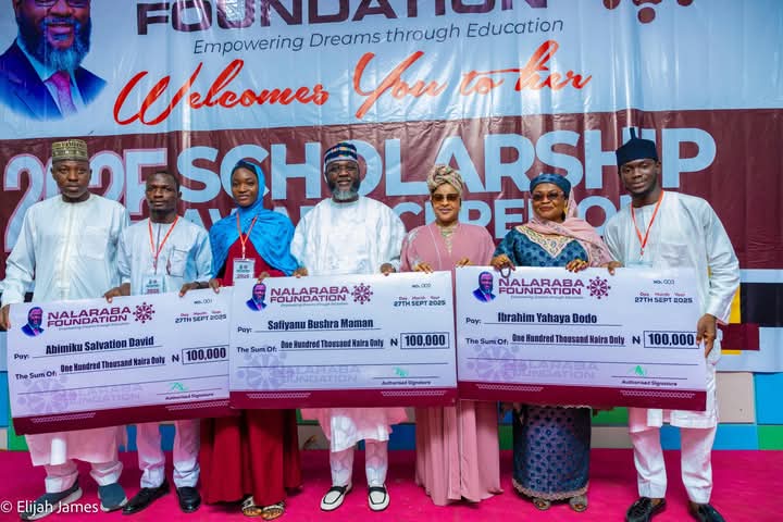 Federal lawmaker awards 100 million to 1000 students in Nasarawa