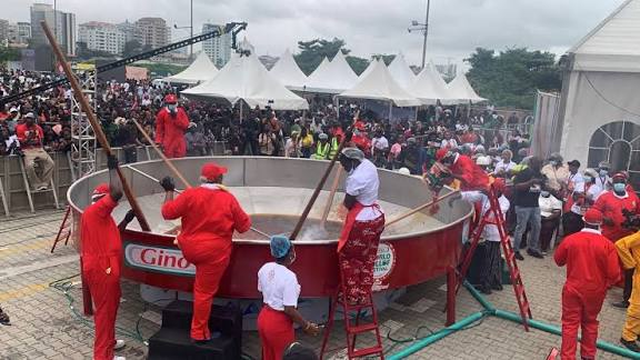 Hilda Baci cooks World largest pot of jollof rice