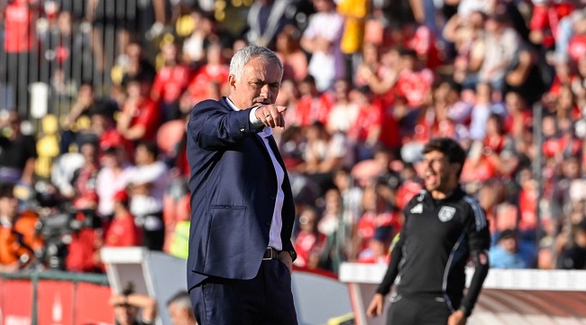 Mourinho Celebrates Benfica Return With Convincing Win
