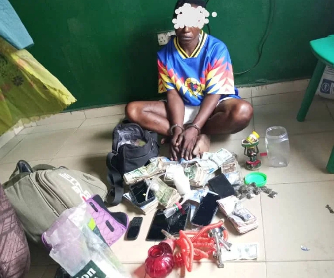 Kogi police nab armed robber’s girlfriend, seize arms, N2m in hotel raid