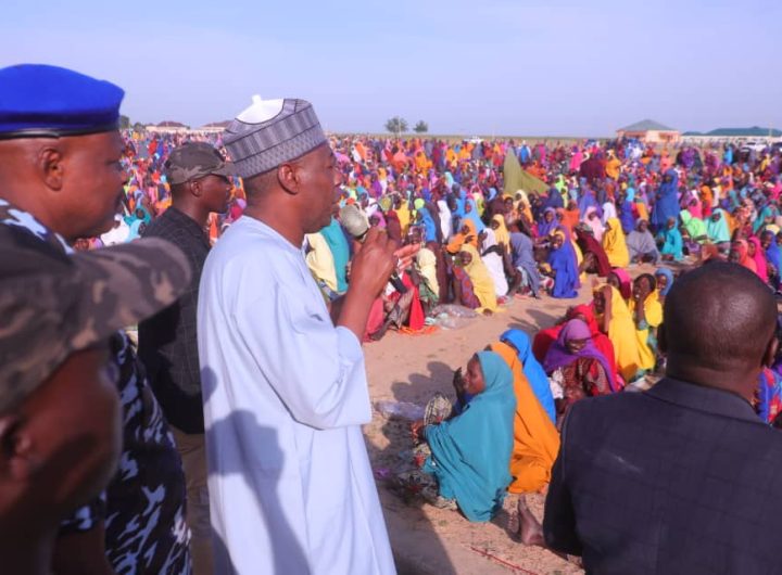 Borno State Governor, Babagana Zulum addressing residents at the outer premises of the Shehu of Dikwa’s palace.