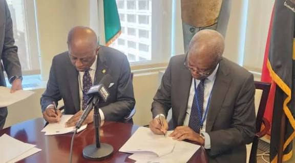 CBN Governor,Yemi Cardoso and the Governor of the Bank of Angola, Antonio Tiago Diaz signing the MoU