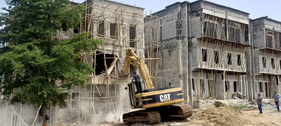 FCTA demolishes 11 illegal buildings sitting under high-tension lines in Apo-Dutse