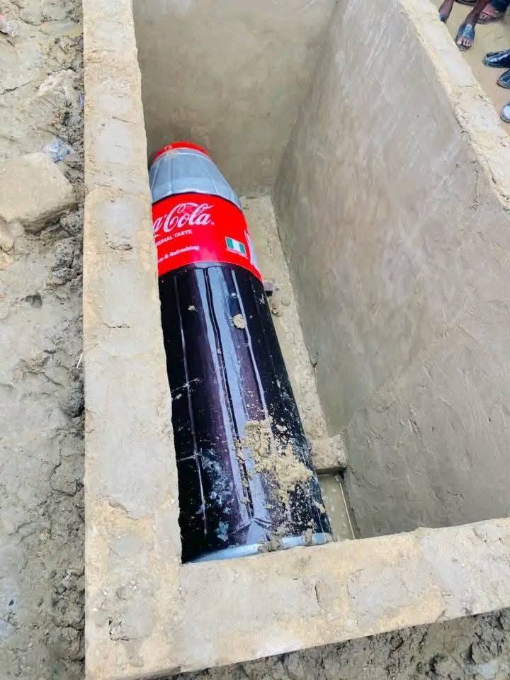 Bayelsa community buries 85-year old woman in Coca-Cola-shaped coffin This image has an empty alt attribute; its file name is Bayelsa-community-buries-woman-in-Coca-Cola-coffin3-1024x576.jpg