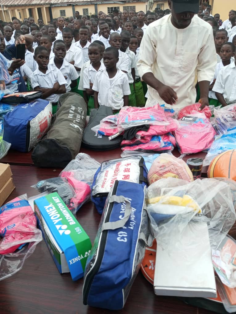 Excitement at Government College Makurdi as MOBA ’83 set donates sporting equipment 3 Moba 83 presentation 6