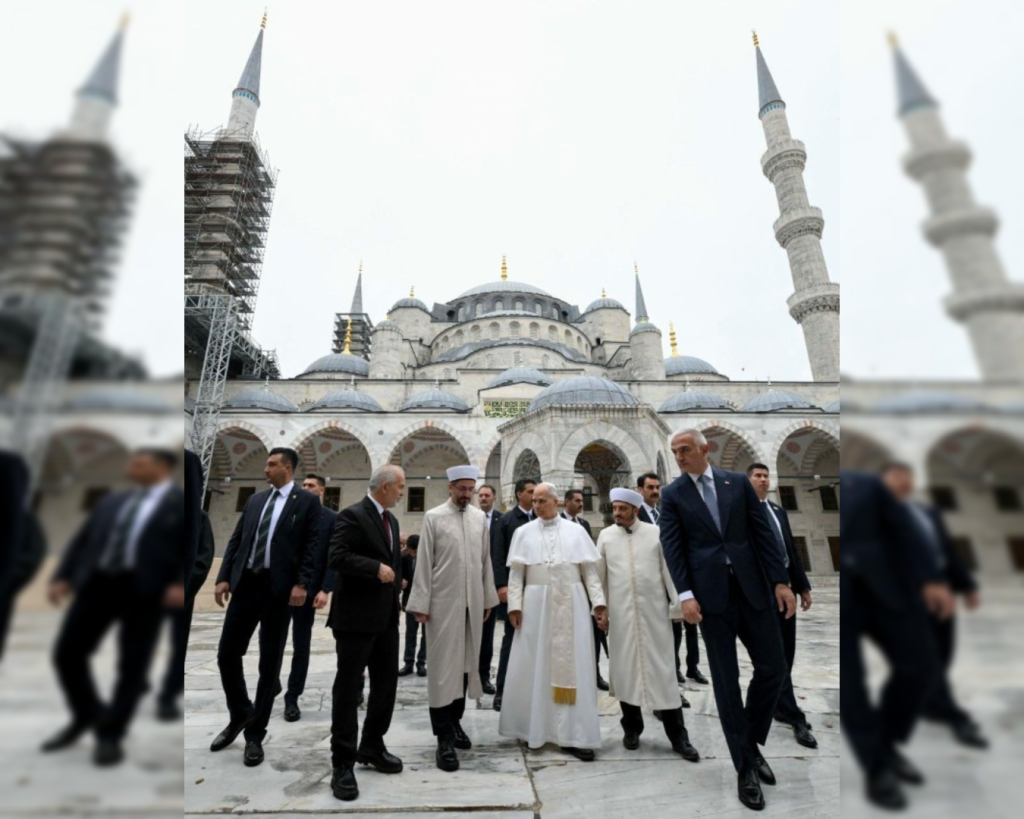 Pope Leo XIV pays historic visit to Istanbul’s "Blue Mosque"