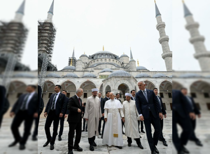 Pope Leo XIV pays historic visit to Istanbul’s "Blue Mosque"