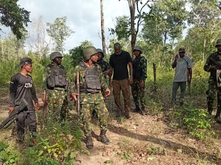 Troops of 12 Brigade Nigerian Army, Lokoja, Kogi with the victim rescue from kidnappers