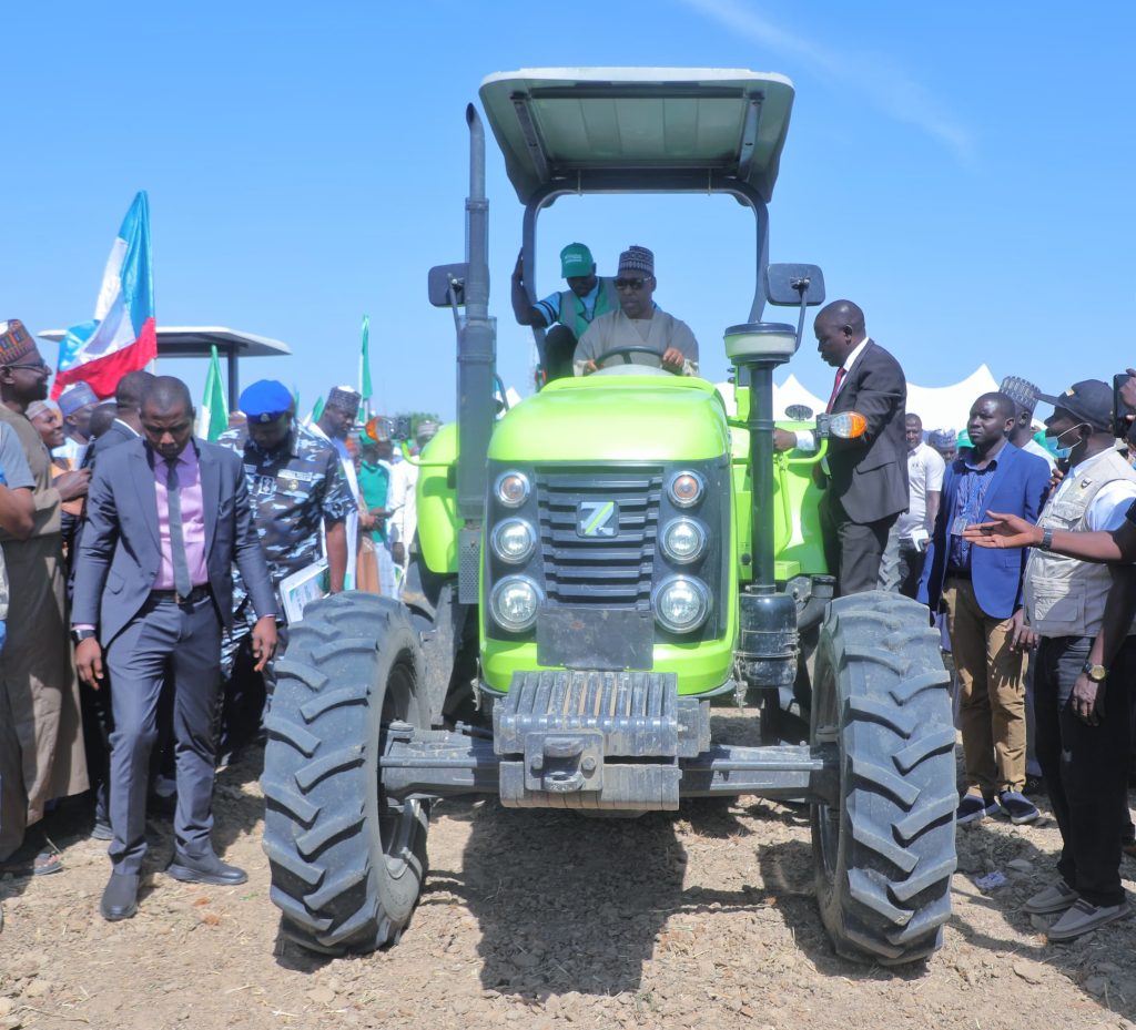 Wheat production: Zulum flags off FG’s agricultural inputs distribution 2 Zulum flags off FG’s agricultural inputs distribution