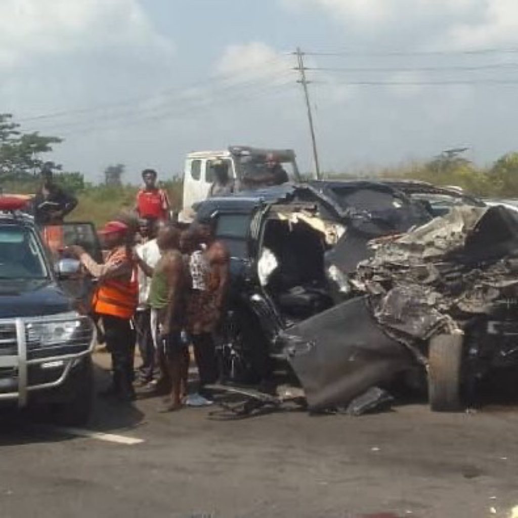 UPDATED: Anthony Joshua stable after deadly crash that claimed 2 lives 3 FRSC operatives rescue Anthony Joshua as 2 die from fatal crash in Ogun