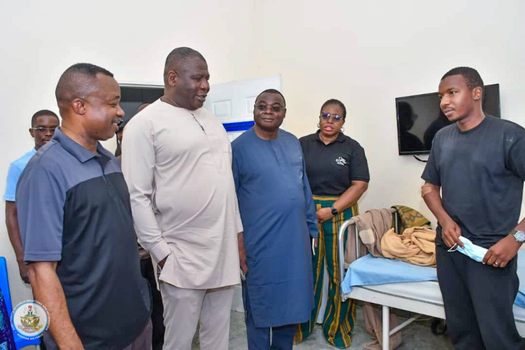Chief of Air Staff visits injured NAF pilots, hails their courage after mid-air emergency (+Photos) 6 CDS CDI visits injured NAF Pilot.