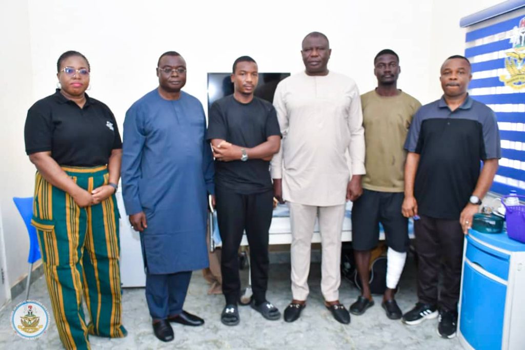 Chief of Air Staff visits injured NAF pilots, hails their courage after mid-air emergency (+Photos) 7 CDS CDI visits injured NAF pilots