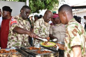 CDS fetes troops at Christmas