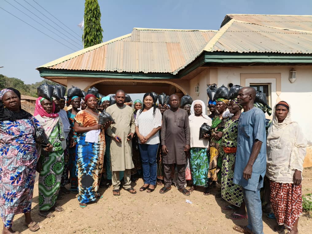 Christmas: Kogi First Lady's media aide empowers over 100 vulnerable women in Okehi
