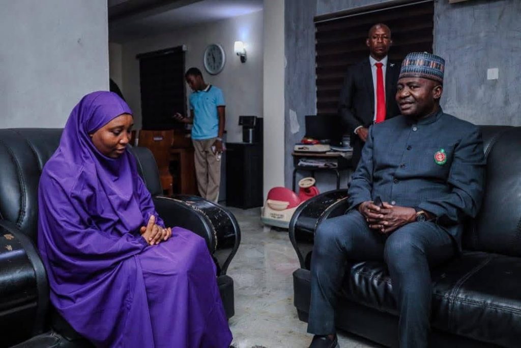 Defence Minister sympathises with family of late Brig Gen. Uba (+photos) 2 Defence Minister sympathises with family of late Brig Gen. Uba