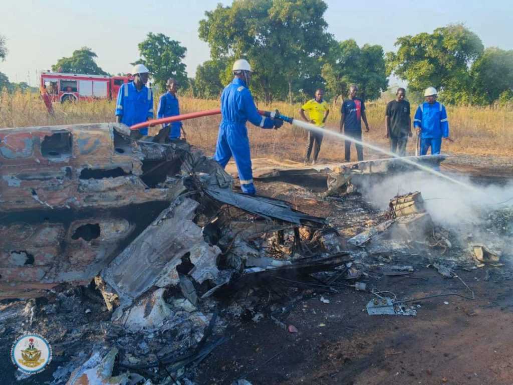 Chief of Air Staff visits injured NAF pilots, hails their courage after mid-air emergency (+Photos) 2 NAF jet crashes in niger State 3