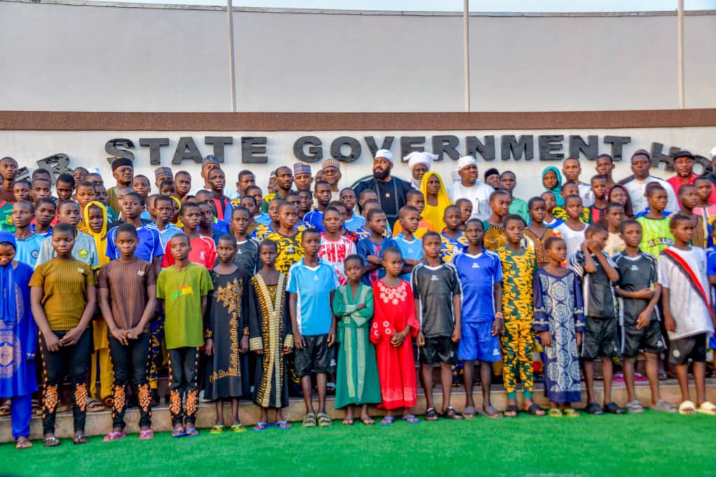 Niger State Governor, Mohammed Umar Bago and the rescued school children. Photo credit: @Chiefpressngs/X