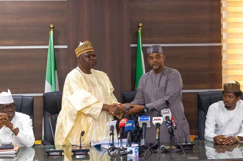 Former PDP Chairman, Ambassador Umar Iliya Damagum, hands over to new Chairman, Kabiru Tanimu Turaki.