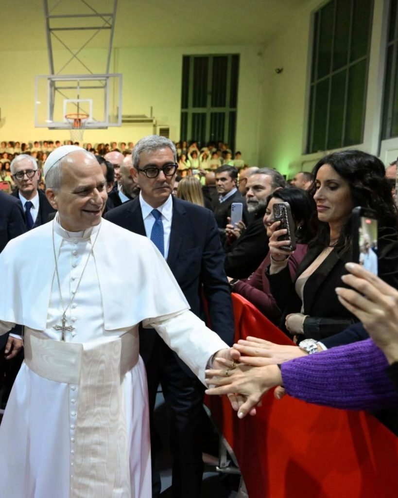 Pope Leo visits a school Christmas concert (Photos) 4 Pope Leo attends School Christmas event1