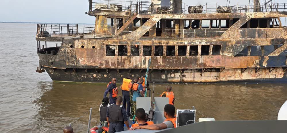 Nigerian Navy rescues 20 crew members form burning vessel off Calabar waterways 3 Nigerian Navy rescues 20 crew members form burning vessel
